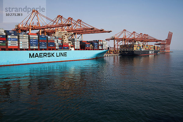 Containerschiffe  Hafen Salalah; Salalah  Dhofar  Oman