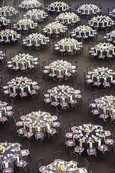Tische und Stühle bei einer Gala; Towson  Maryland  Vereinigte Staaten von Amerika'.