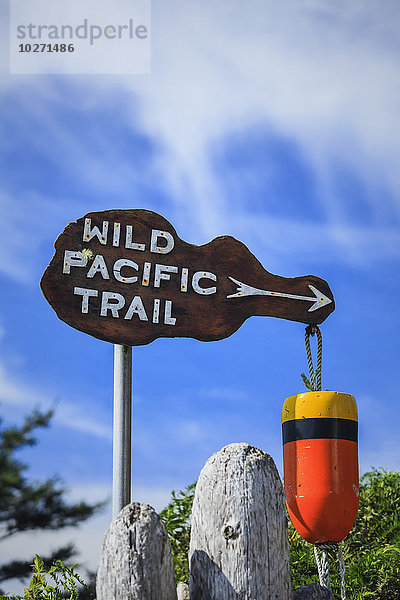 Wegweiser Wild Pacific Trail   Vancouver Island  in der Nähe von Ucluelet; British Columbia  Kanada