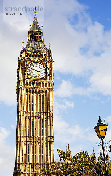 Big Ben vor strahlend blauem Himmel; London  England'.