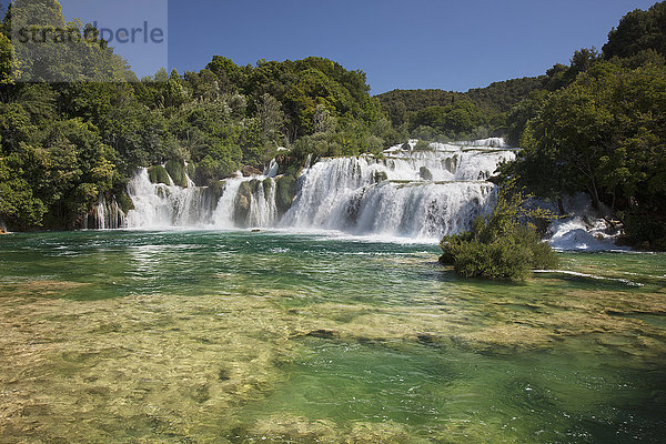 Wasserfälle im Krka-Nationalpark; Sibenik  Dalmatien  Kroatien'.