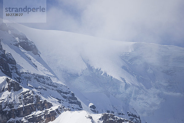 Hängegletscher am Columbia Icefield in den kanadischen Rockies  der sowohl im Jasper- als auch im Banff-Nationalpark liegt; Alberta  Kanada'.