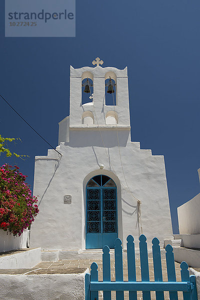 Eine weiß getünchte Kirche auf der Insel Sifnos; Sifnos  Kykladen  Griechische Inseln  Griechenland'.
