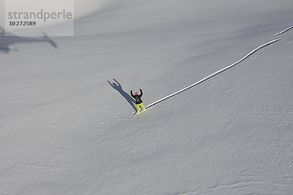 Person extremes Snowboarding in den Bergen Neuseelands