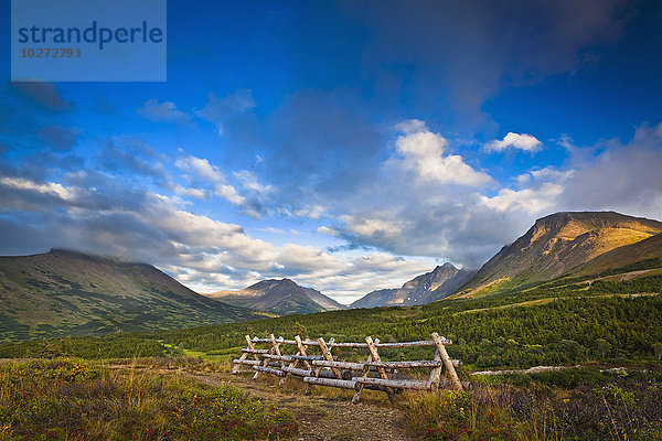 Flattop und Chugach Mountains im Abendlicht  Chugach State Park; Alaska  Vereinigte Staaten von Amerika'.