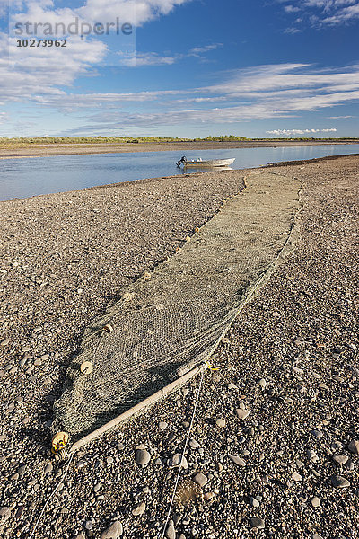 Fischernetze an den felsigen Ufern des Noatak River; Noatak  Alaska  Vereinigte Staaten von Amerika'.