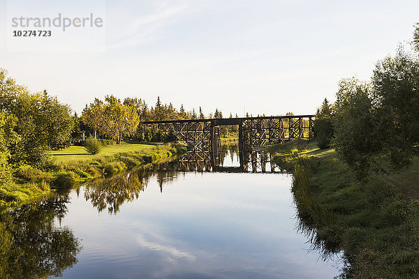 Tressel-Brücke über den Sturgeon River; St. Albert  Alberta  Kanada'.