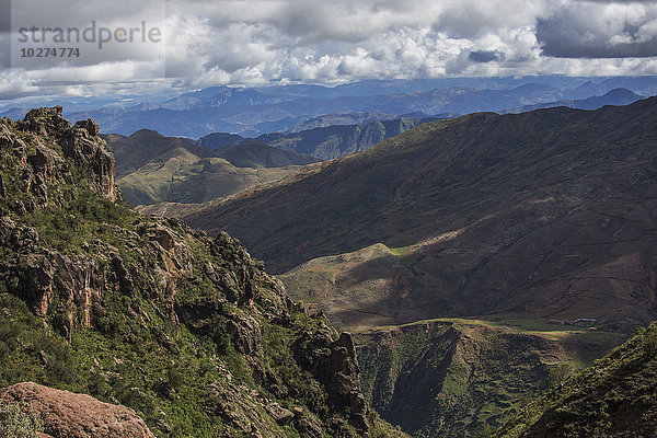 Die farbenfrohe Berglandschaft des Toro Toro Nationalparks; Bolivien'.