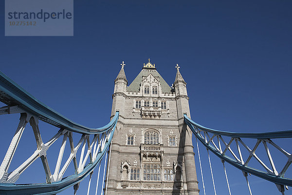 Tower Bridge  die die Themse überquert; London  England