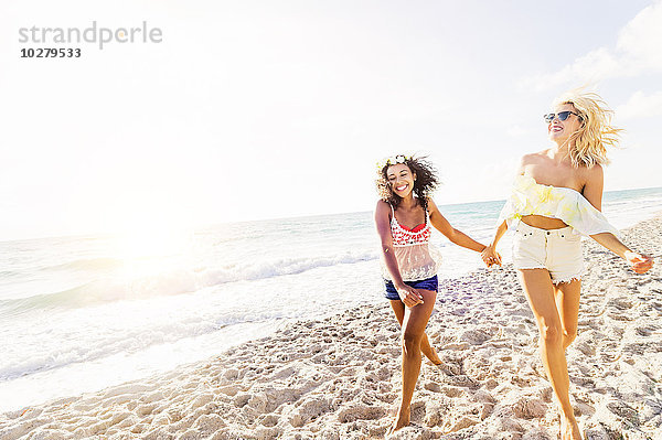 Freundinnen am Strand