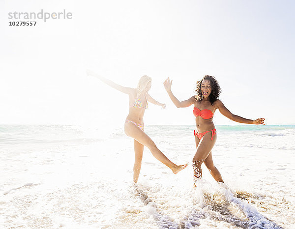 Freundinnen am Strand