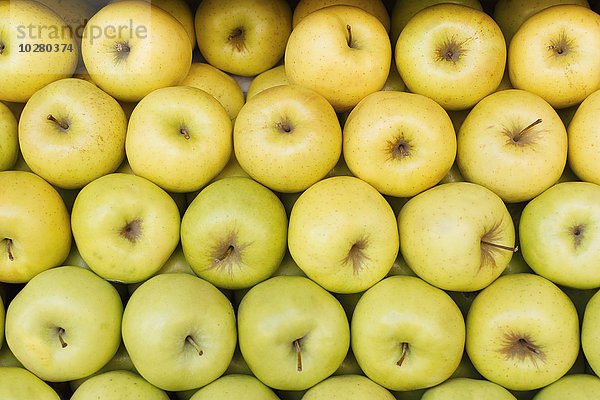 Nahaufnahme von gelben Äpfeln