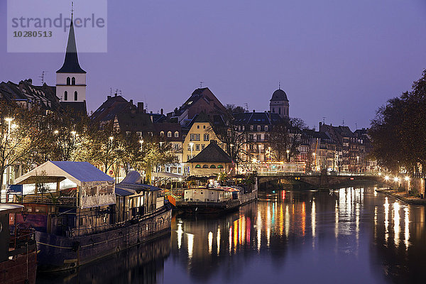 Kanal und Sankt-Wilhelm-Kirche