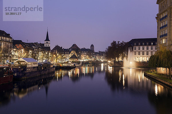 Kanal und Sankt-Wilhelm-Kirche