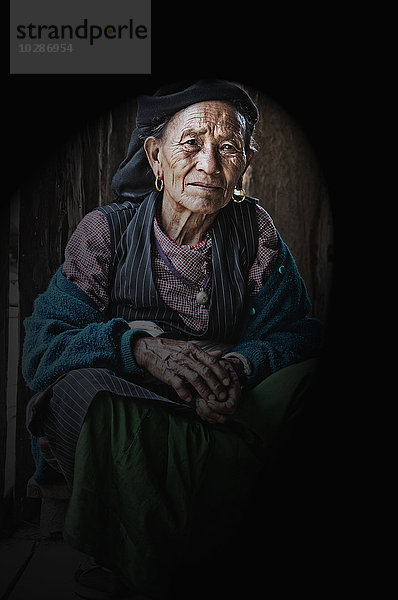 Porträt einer älteren Frau  Nepal