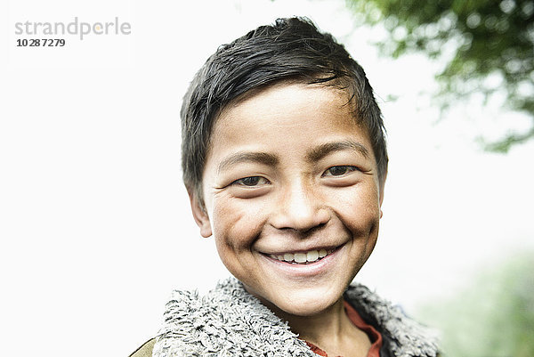 Porträt eines lächelnden Teenagers  Nepal