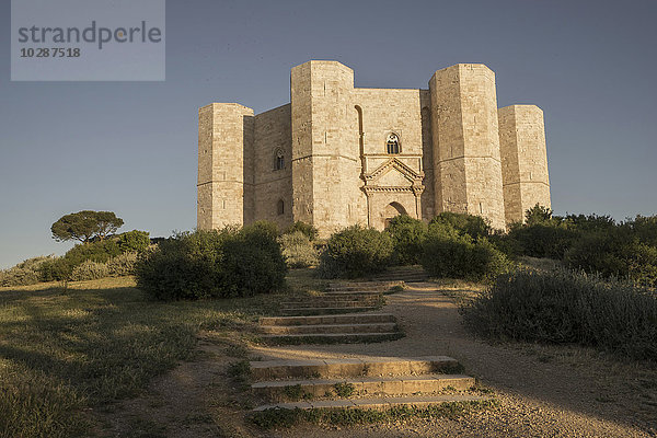 Tiefblick auf das Castel del Monte  Apulien  Italien