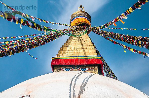 Gebetsfahnen in der Boudhanath-Stupa in Kathmandu  Nepal