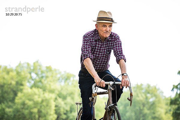 Seniorenradfahren im Park