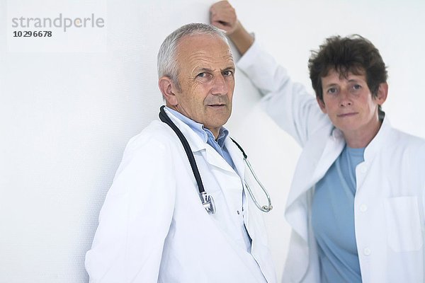 Portrait von zwei Ärzten