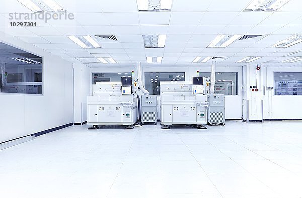Interieur der Fabrik zur Herstellung von flexiblen elektronischen Leiterplatten. Das Werk befindet sich im Süden Chinas  in Zhuhai  Provinz Guangdong.