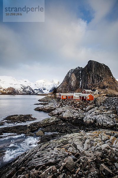 Fischerhäuser  Rorbuer oder Rorbu  Moskenesoya  Reine  Hamnöy  Hamnoy Lofoten  Norwegen  Europa