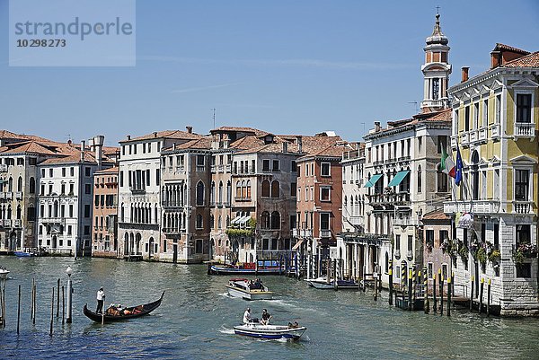 Boote und Paläste am Canal Grande  Venedig  Venezia  Venetien  Italien  Europa