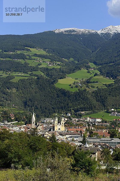 Ausblick auf Brixen im Eisacktal  hinten Gebirgsstock Plose  Südtirol  Alto Adige  Italien  Europa
