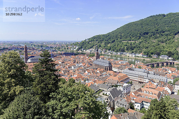 Aussicht auf die Altstadt und den Fluss Neckar  Heidelberg  Baden-Württemberg  Deutschland  Europa