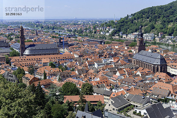 Aussicht auf die Altstadt und den Fluss Neckar  Heidelberg  Baden-Württemberg  Deutschland  Europa