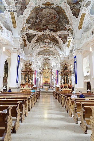 Innenansicht mit Altar und Chorbereich  Benediktiner-Erzabtei Beuron im Donautal  Beuron  Baden-Württemberg  Deutschland  Europa
