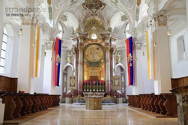 Altar und Chorbereich  Benediktiner-Erzabtei Beuron im Donautal  Beuron  Baden-Württemberg  Deutschland  Europa