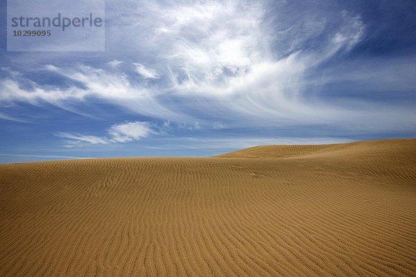 Dünenlandschaft  Dünen von Maspalomas  Wolkenformation  Strukturen im Sand  Naturschutzgebiet  Gran Canaria  Kanarische Inseln  Spanien  Europa