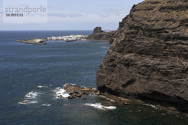 Ausblick auf die Felsküste und Puerto de las Nieves  Gran Canaria  Kanarische Inseln  Spanien  Europa