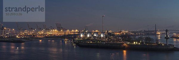 Containerhafen  Klärwerk und Köhlbrandbrücke  Hafen  Hamburg  Deutschland  Europa