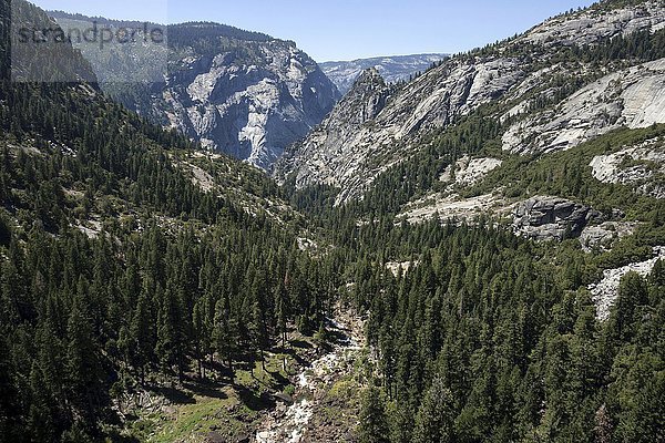 Ausblick vom Nevada Fall auf den Merced River  Yosemite Nationalpark  USA  Nordamerika