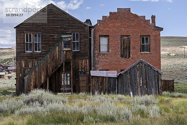 Alte Holzhäuser  Geisterstadt  alte Goldgräberstadt  Bodie State Historic Park  Bodie  Kalifornien  USA  Nordamerika