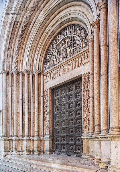 Portal Baptisterium  Parma  Emilia-Romagna  Italien  Europa