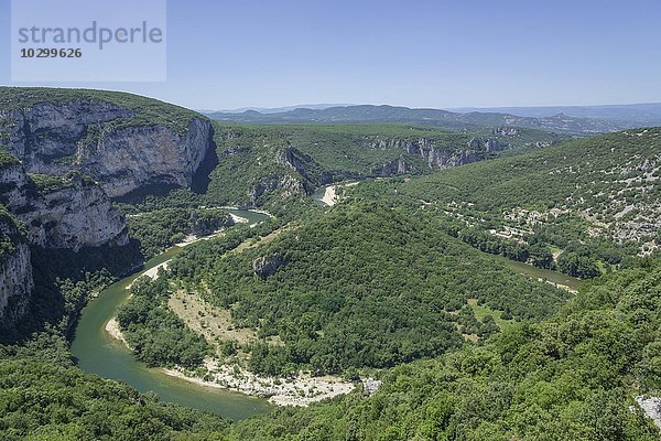 Blick über die Ardèche Schlucht  Vallon-Pont-d'Arc  Rhône-Alpes  Frankreich  Europa