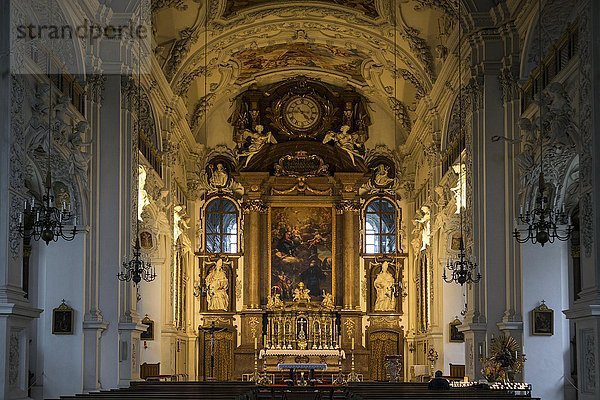 Altarraum  Klosterkirche St. Benedikt  Kloster Benediktbeuern  Oberbayern  Bayern  Deutschland  Europa
