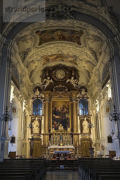 Altarraum  Klosterkirche St. Benedikt  Kloster Benediktbeuern  Oberbayern  Bayern  Deutschland  Europa