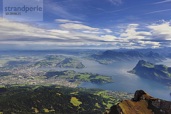 Vierwaldstättersee mit Luzern  Ausblick von Pilatus Kulm Esel  Gipfel Esel  Zentralschweiz  Schweiz  Europa