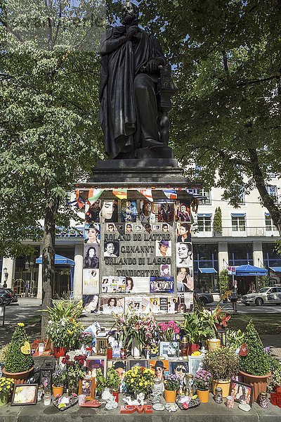 Gedenkstätte von Michael Jackson am Denkmal von Orlando di Lasso  Promenadeplatz  München  Bayern  Deutschland  Europa