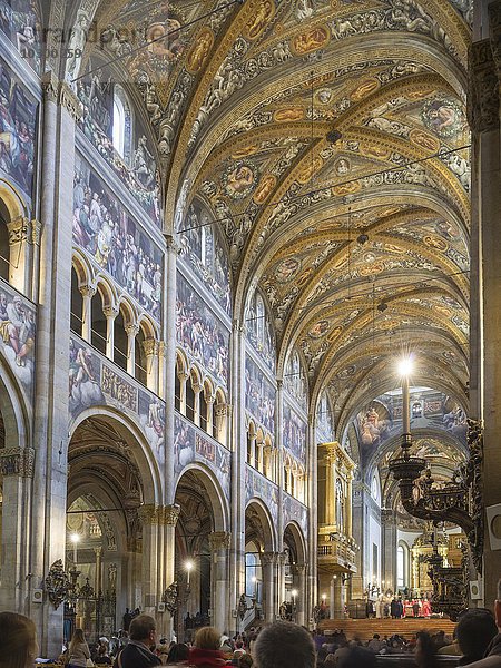 Heilige Messe in der Kathedrale  Parma  Emilia-Romagna  Italien  Europa