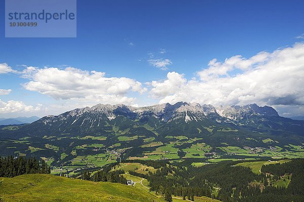 Ausblick aus der Brandstadlbahn auf Ort und den Wilden Kaiser  Scheffau am Wilden Kaiser  Tirol  Österreich  Europa