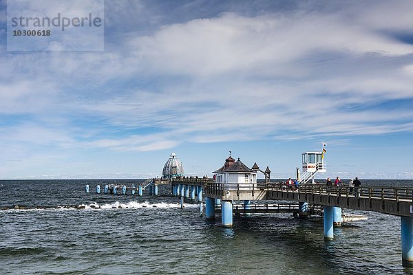 Tauchglocke auf der Seebrücke  Sellin  Rügen  Ostsee  Mecklenburg-Vorpommern  Deutschland  Europa