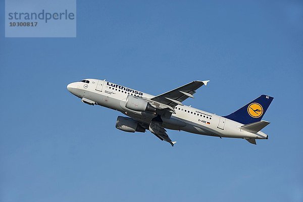 Lufthansa Airbus A319-100 im Steigflug  D-AIBE
