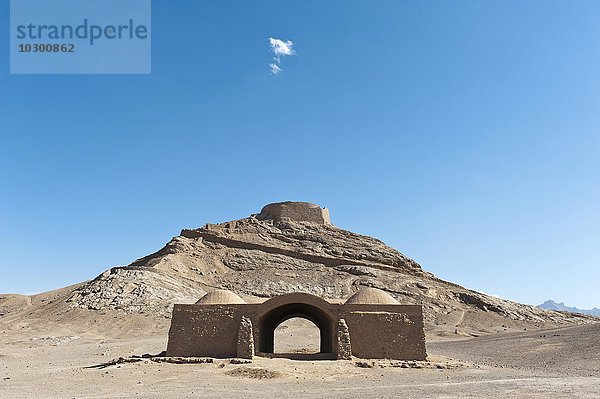 Dachma  Türme des Schweigens  Stätte für Himmelsbestattungen  Yazd  Iran