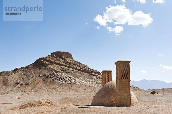 Dachma  Türme des Schweigens  Stätte für Himmelsbestattungen  Yazd  Iran