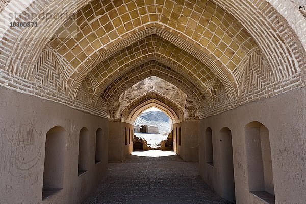 Dachma  Türme des Schweigens  Stätte für Himmelsbestattungen  Yazd  Iran